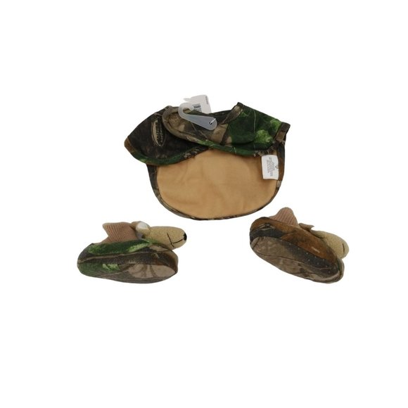 Newborn Deer Camo Bib and Slippers Set Size NB - Picture 2 of 4